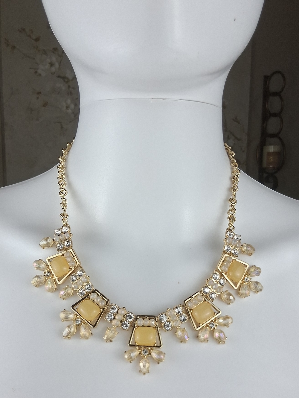 New Elegant Gold and Cream Statement Necklace - Women Jewelry - Picture 6 of 16